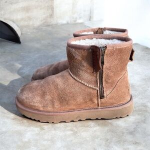 UGG Women’s Classic Mini Bailey Zip Boot size 7